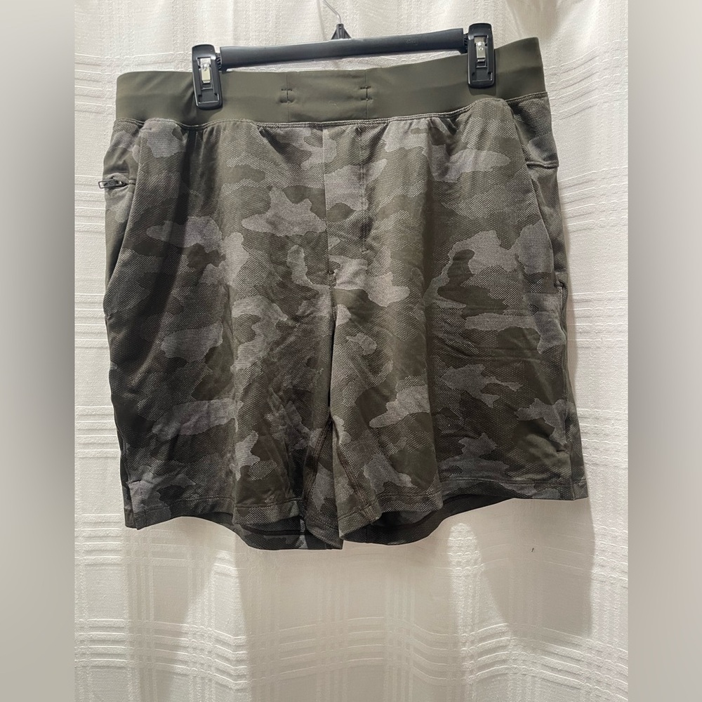 Lululemon green camo athletic shorts running shorts gym shorts casual shorts XL